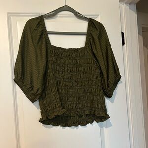 Old Navy blouse with square neck, puffy sleeves, and smocked bodice. Sz L NWT